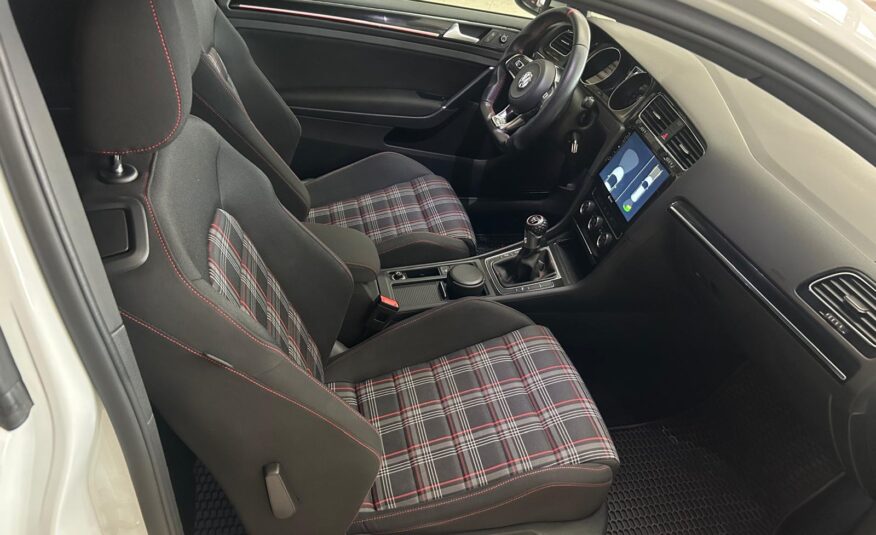 VOLKSWAGEN Golf 2.0 TSI GTI Performance BMT