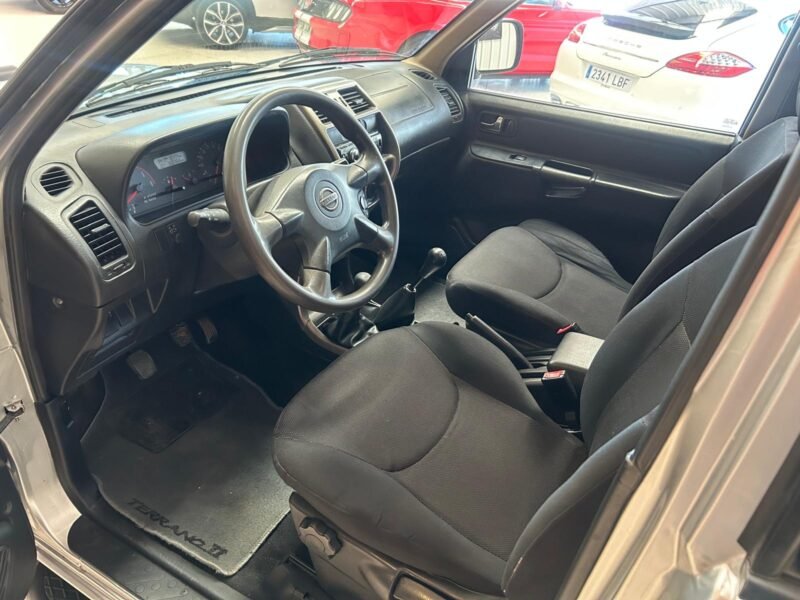 NISSAN TERRANO II 2.7 TDI