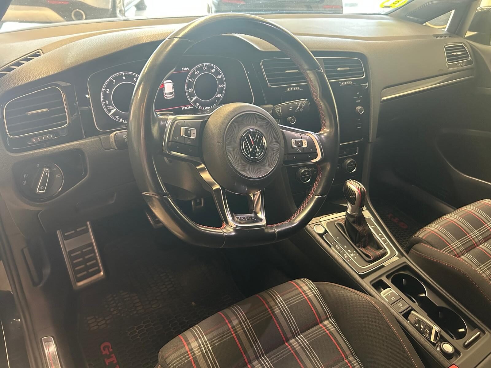 VOLKSWAGEN Golf GTI PERFORMANCE