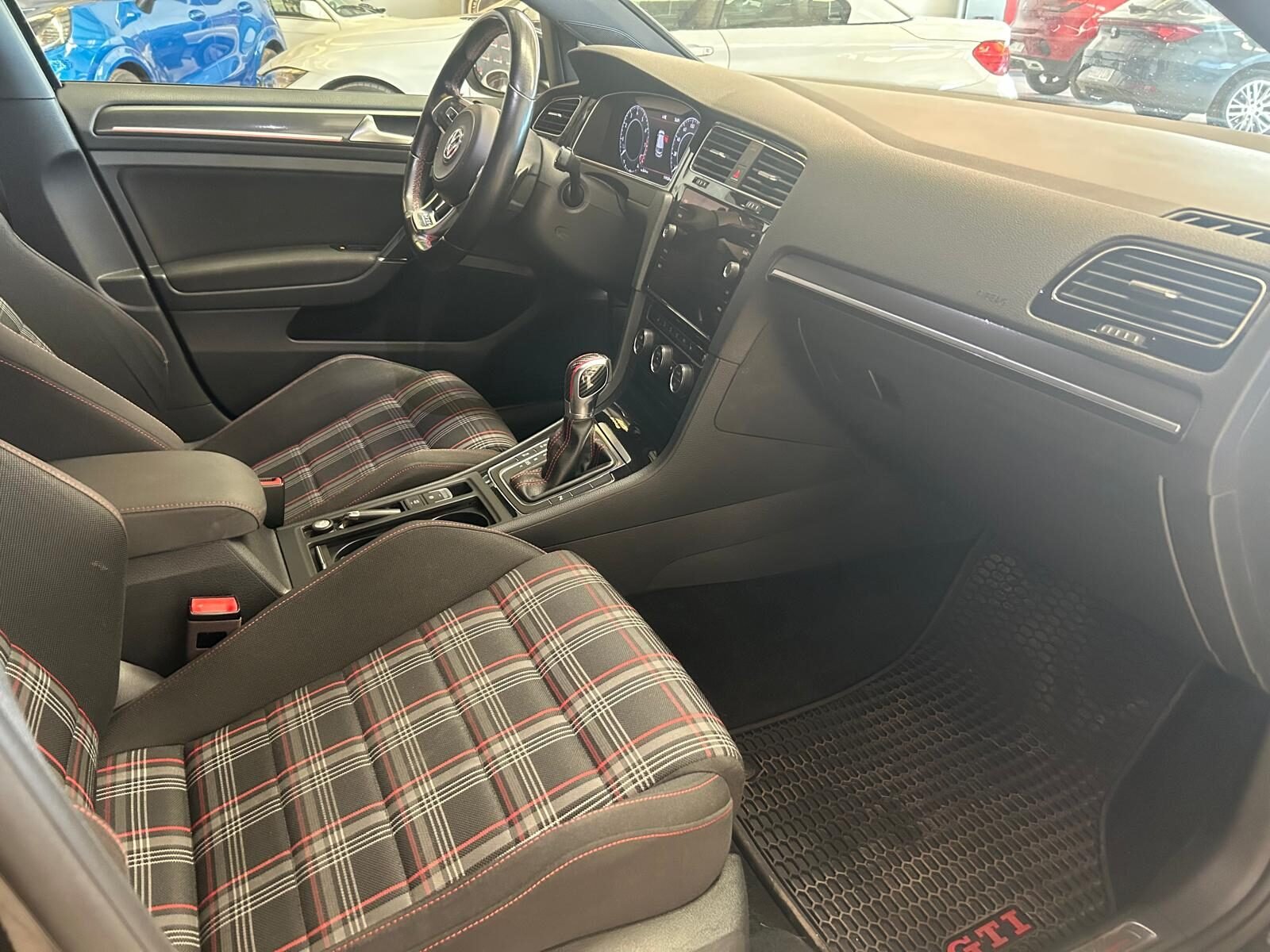 VOLKSWAGEN Golf GTI PERFORMANCE