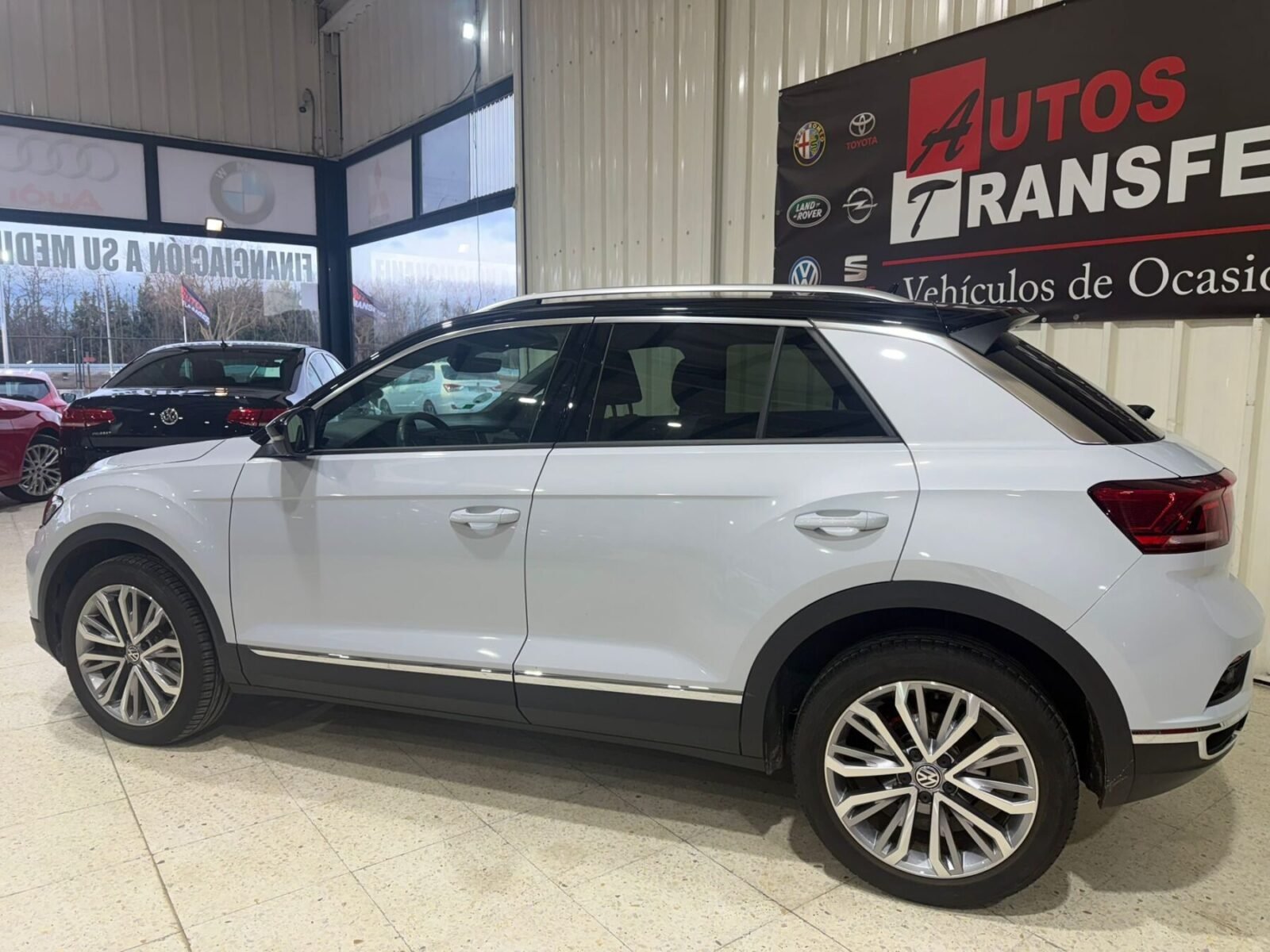 VOLKSWAGEN T-ROC SPORT R-LINE