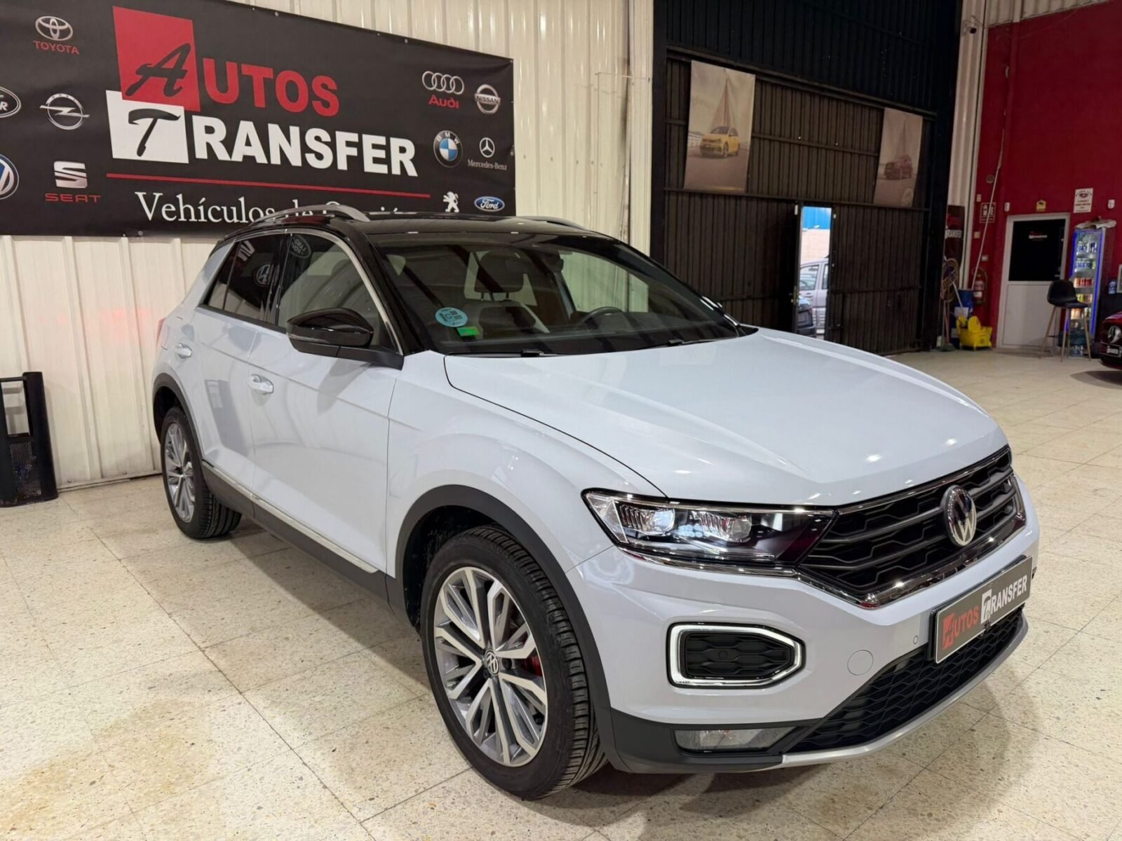 VOLKSWAGEN T-ROC SPORT R-LINE