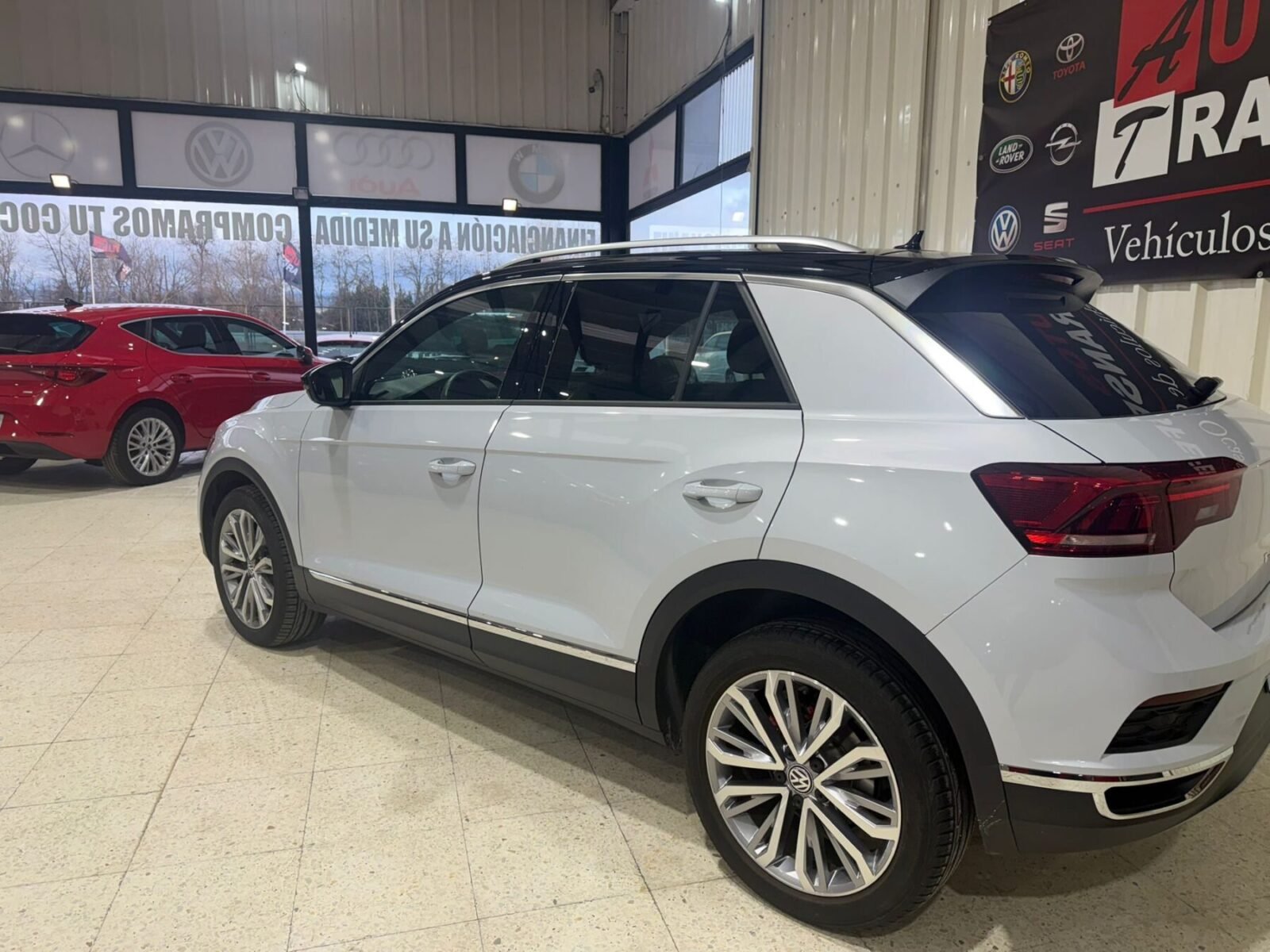 VOLKSWAGEN T-ROC SPORT R-LINE