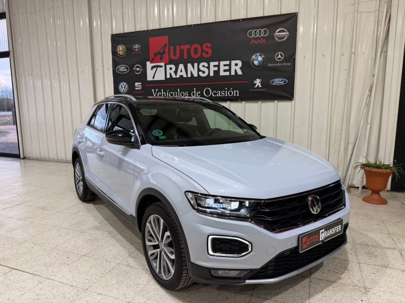 VOLKSWAGEN T-ROC SPORT R-LINE