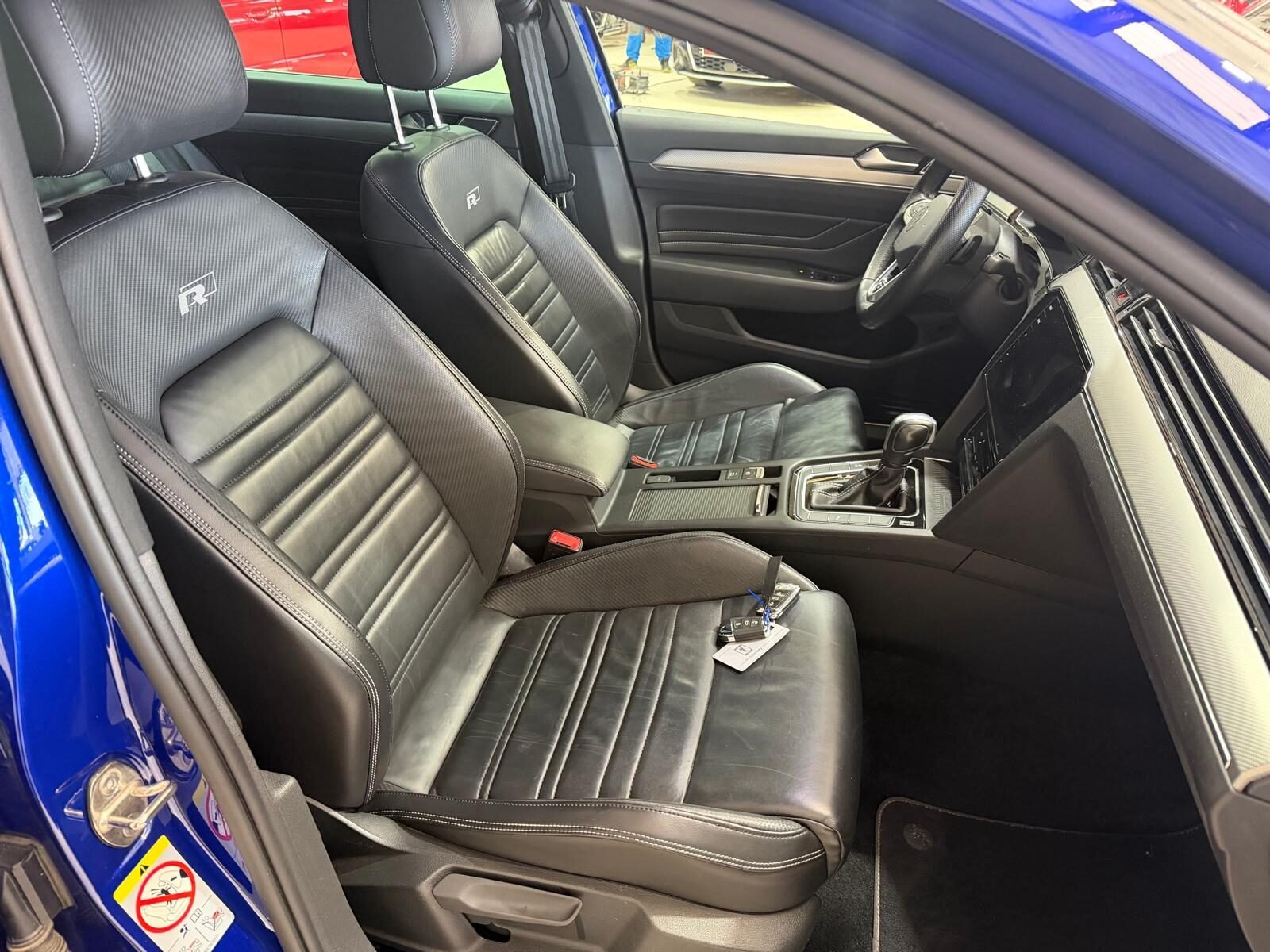 VOLKSWAGEN PASSAT R-line