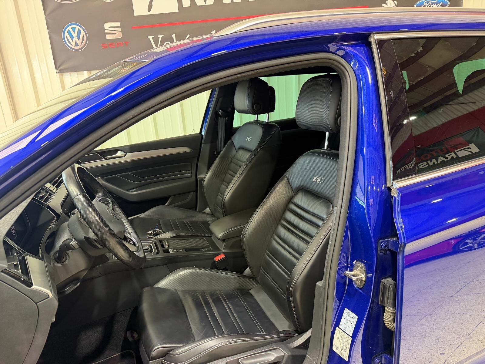 VOLKSWAGEN PASSAT R-line