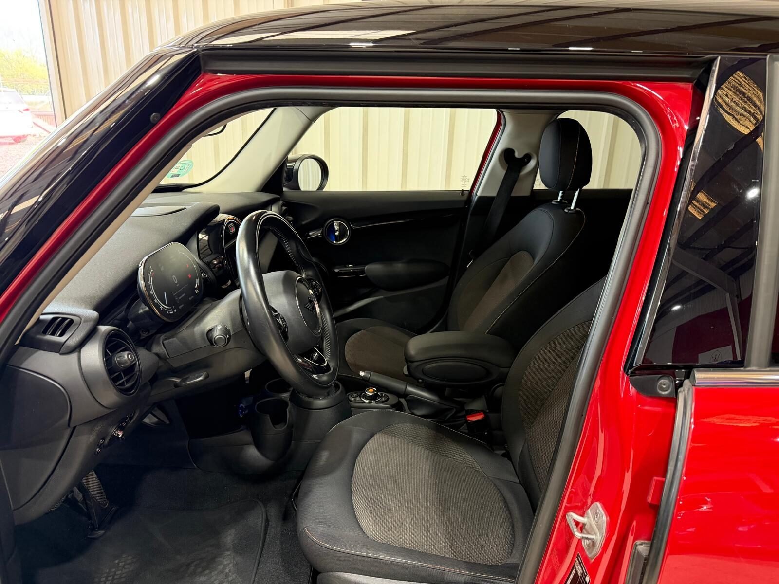 MINI COOPER 5 PUERTAS 