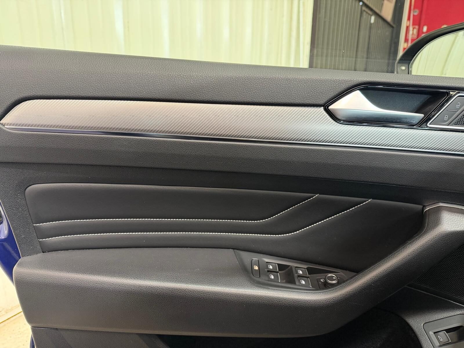 VOLKSWAGEN PASSAT R-line