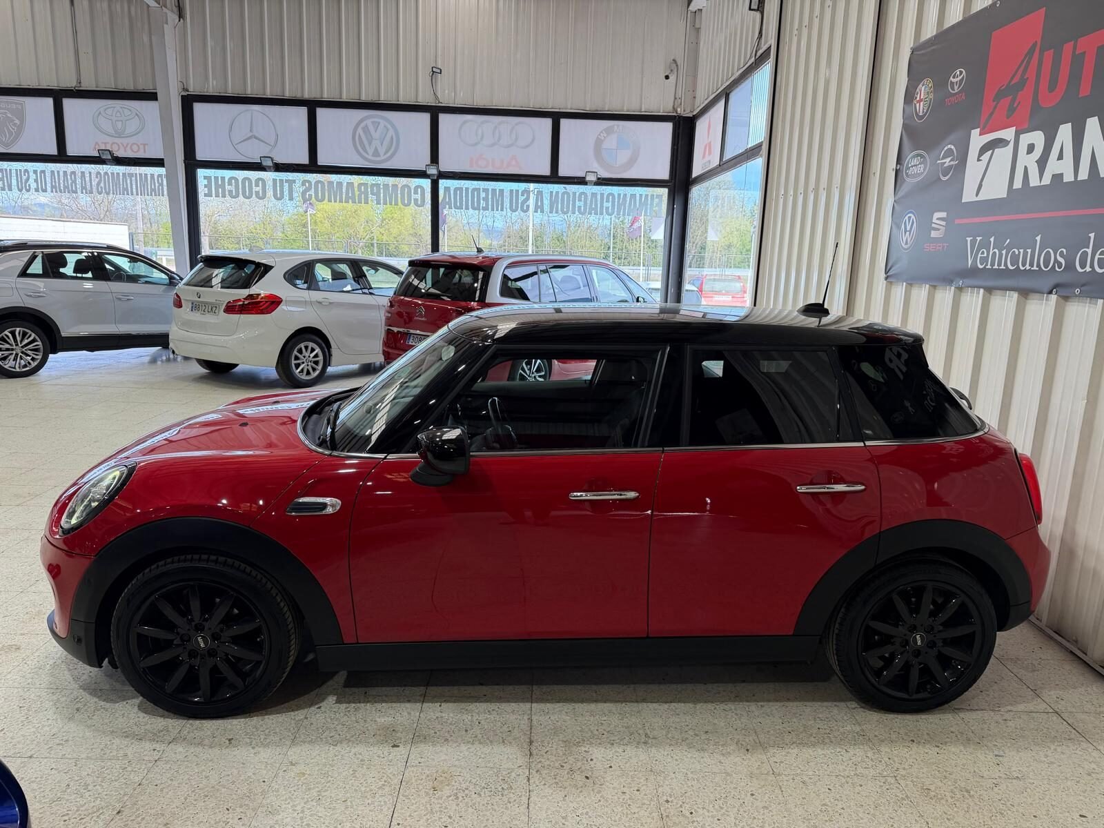 MINI COOPER 5 PUERTAS 