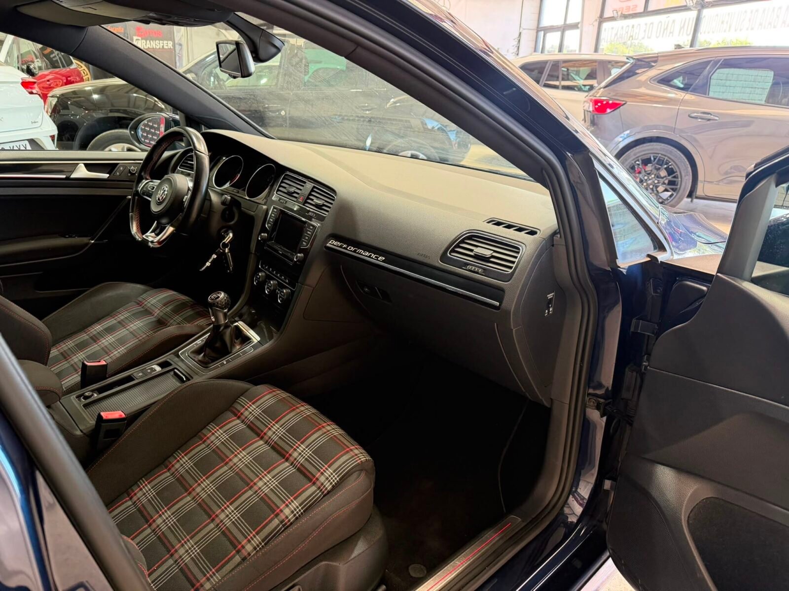 VOLKSWAGEN Golf GTI PERFORMANCE