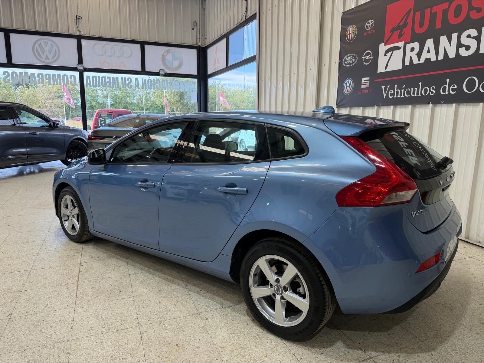 VOLVO V40 2.0