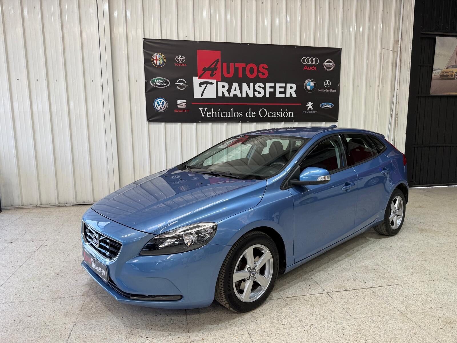 VOLVO V40 2.0