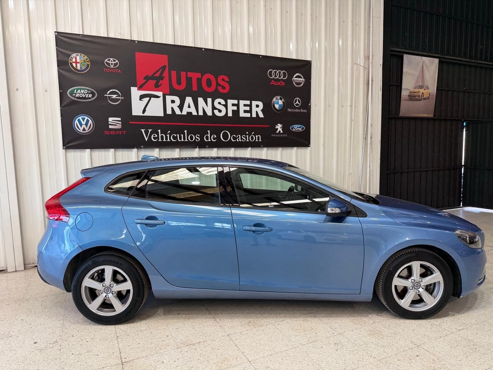 VOLVO V40 2.0
