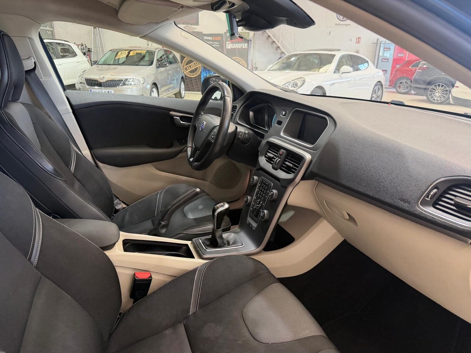 VOLVO V40 2.0