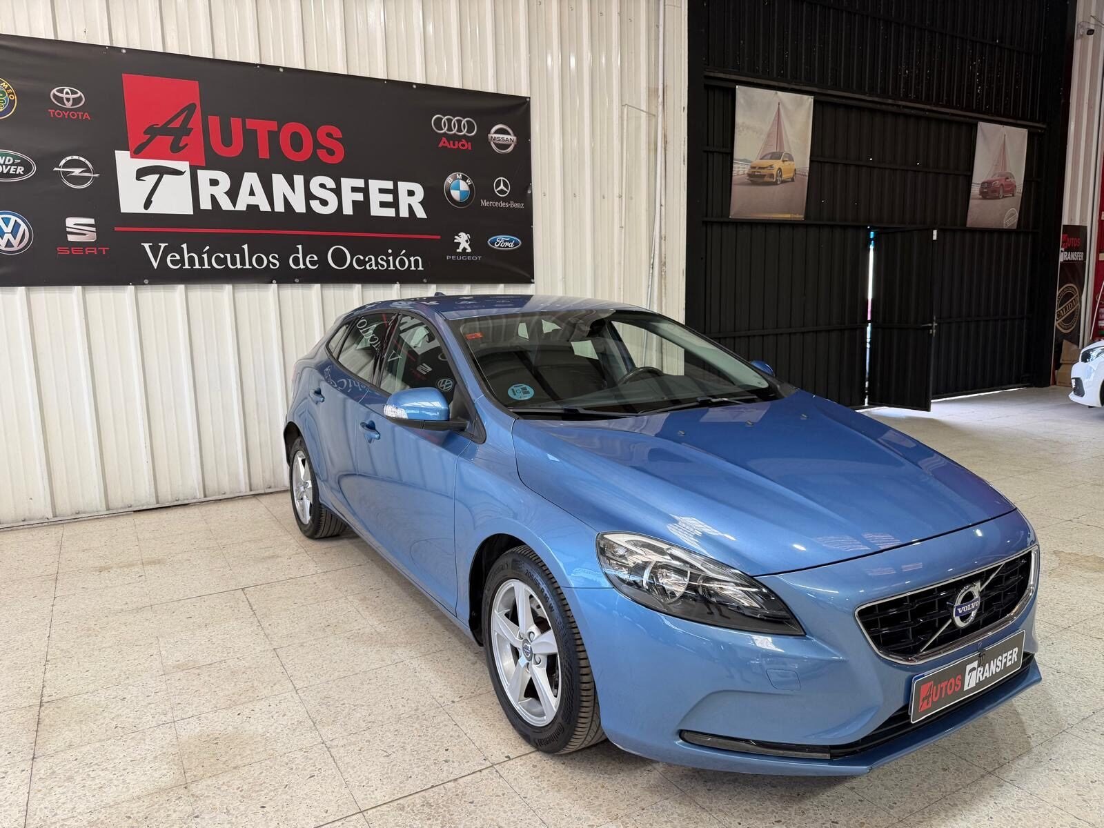 VOLVO V40 2.0