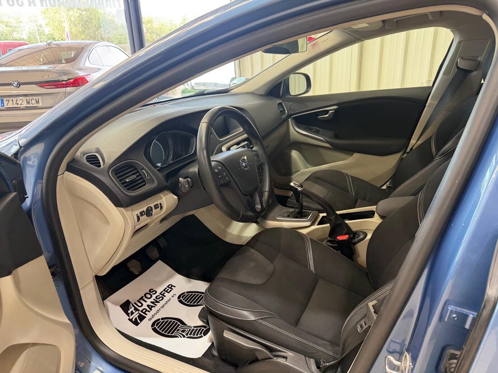 VOLVO V40 2.0