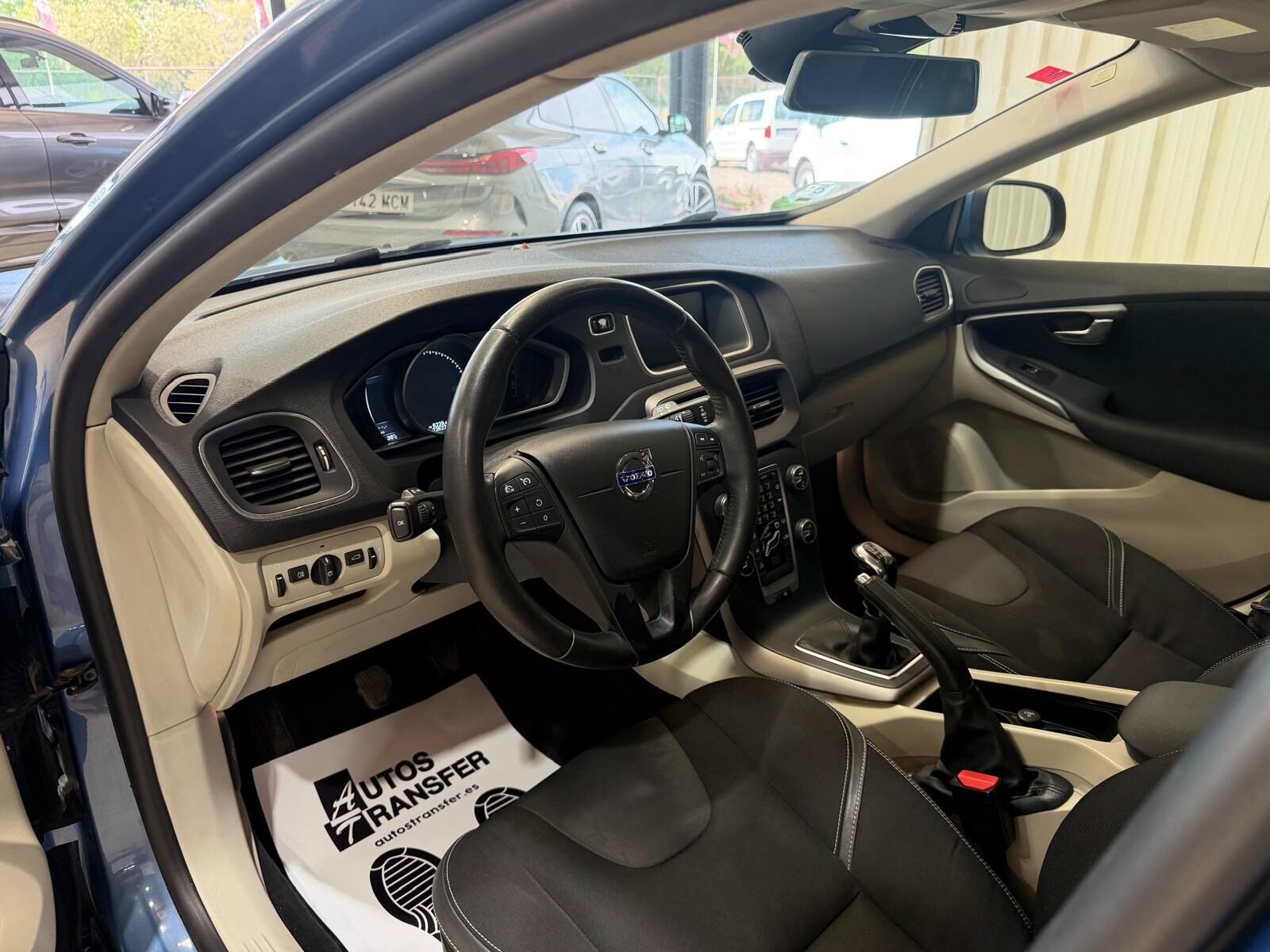VOLVO V40 2.0
