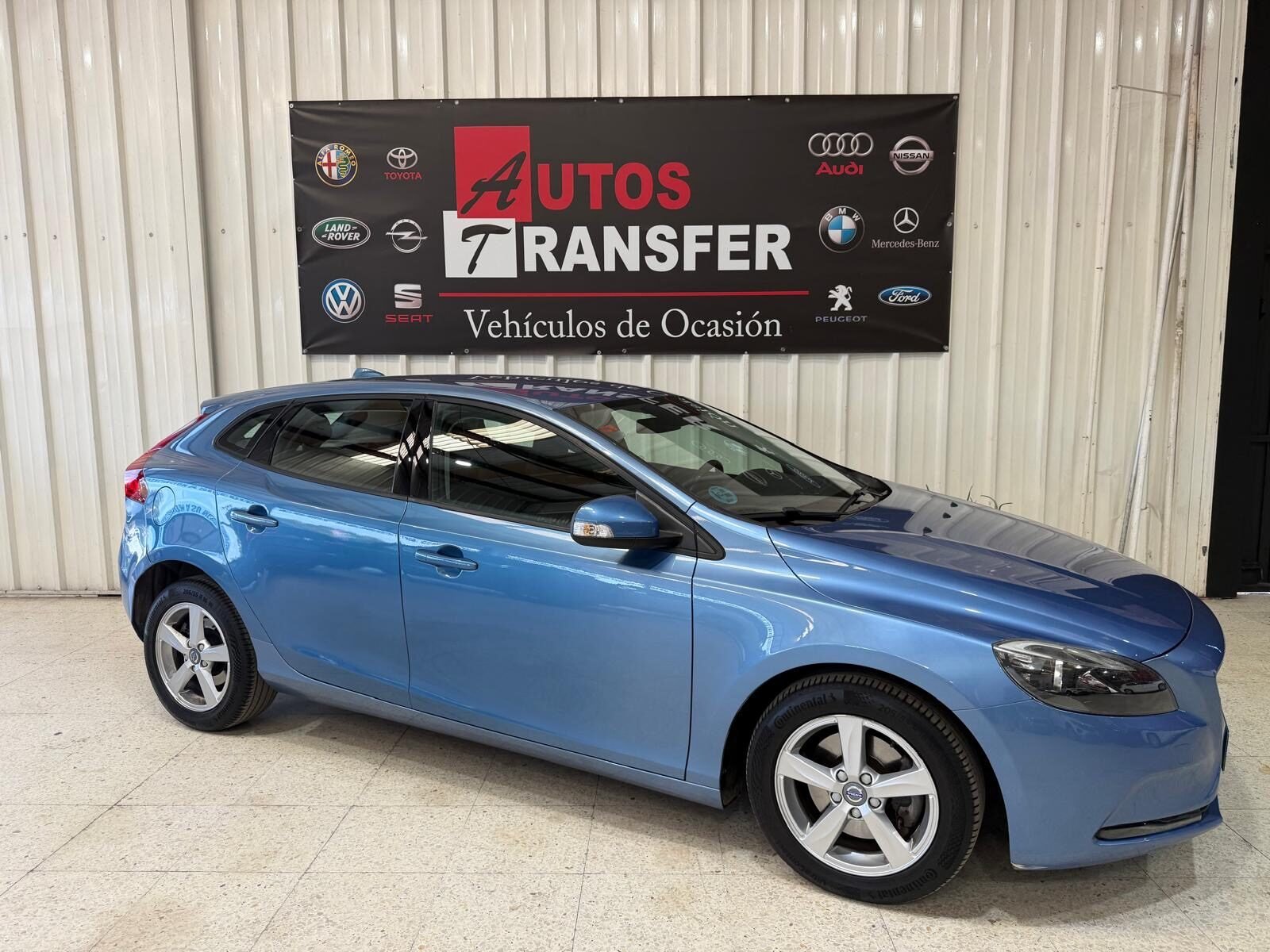 VOLVO V40 2.0