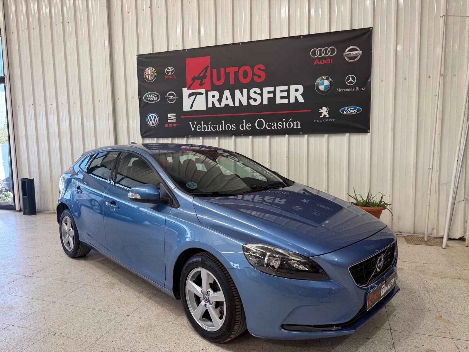 VOLVO V40 2.0