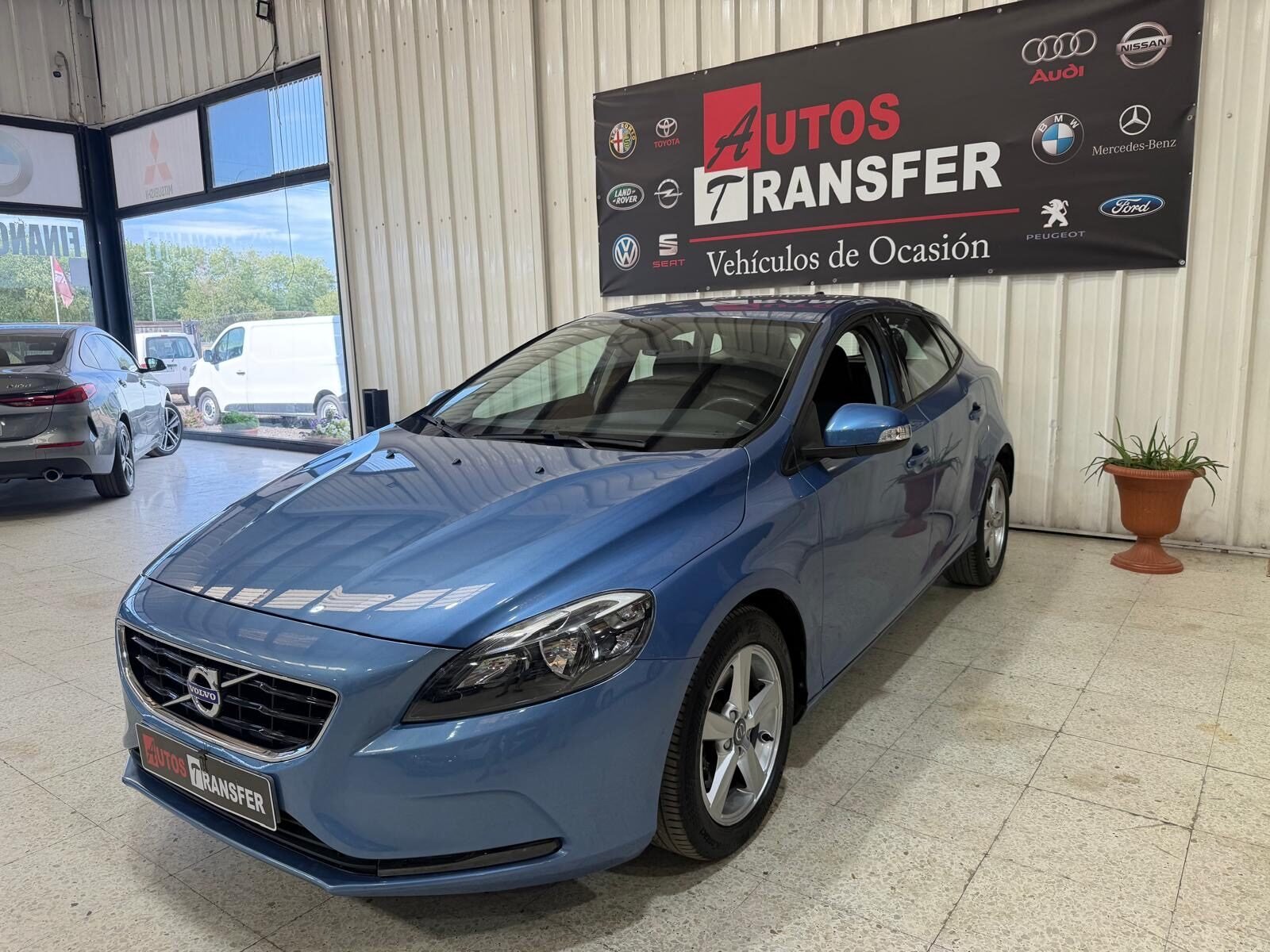 VOLVO V40 2.0