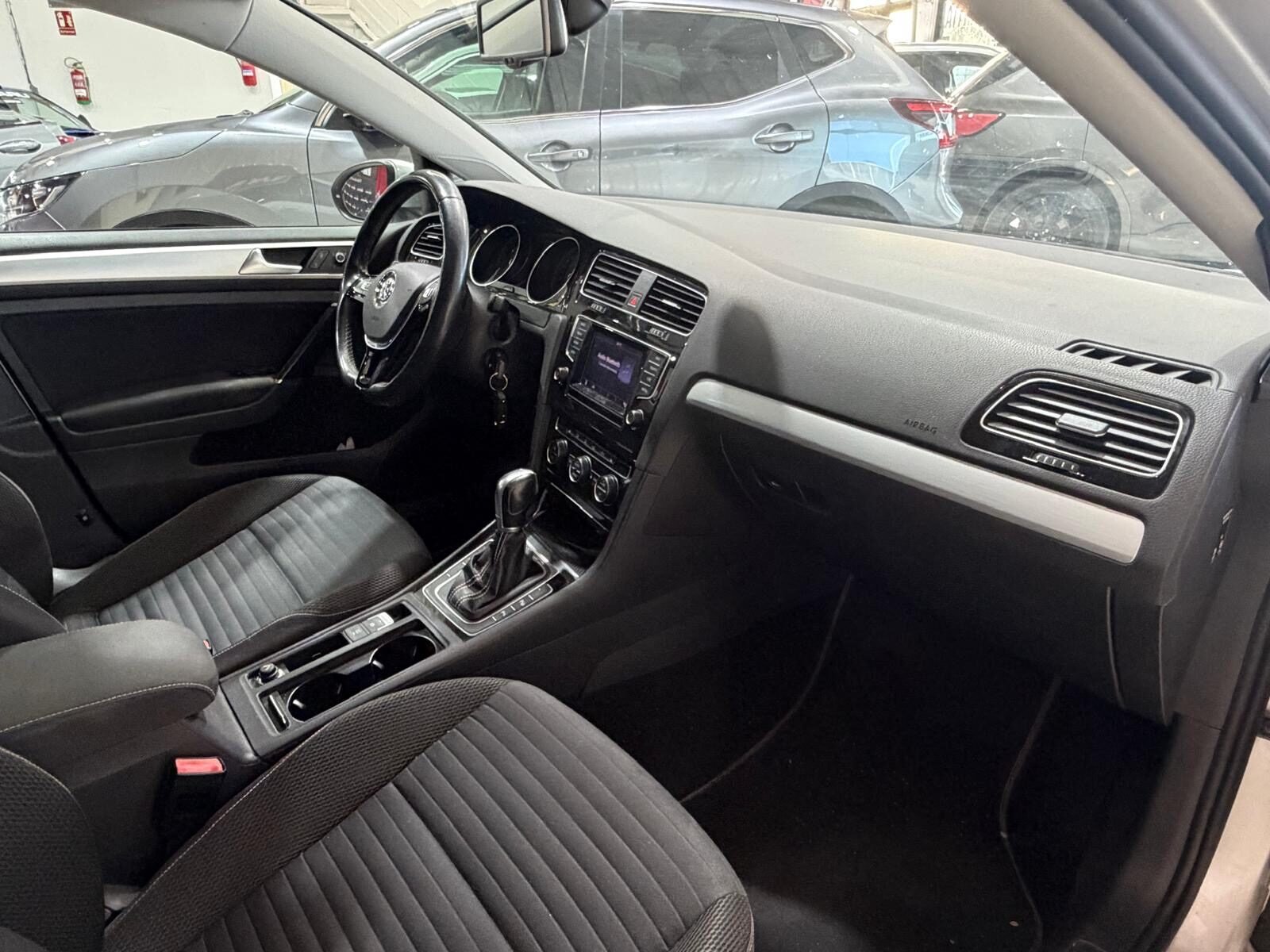 VOLKSWAGEN Golf DSG